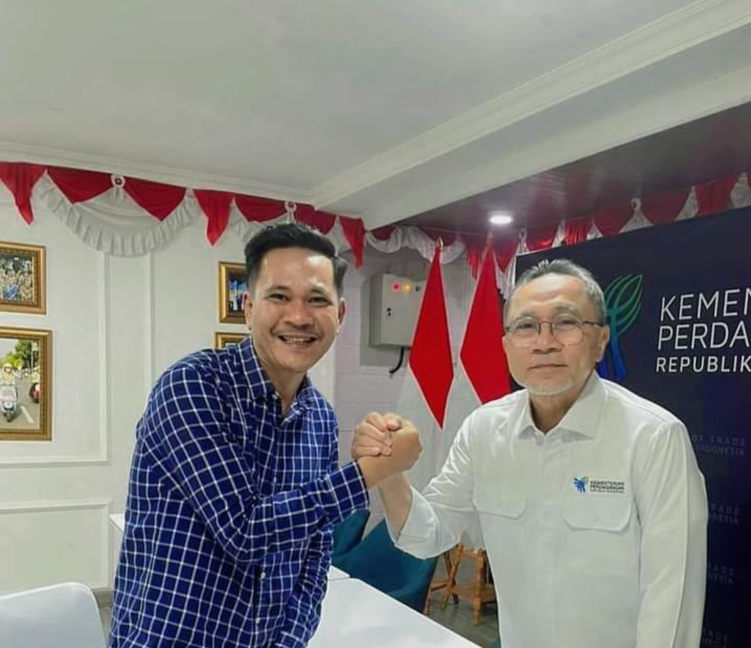 Foto: Roni Richardo Anggota DPRD Kabupaten Pesisir Selatan bersama Ketua Umum Partai Amanat Nasional Zulkifli Hasan