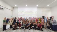 29-11-25_Peserta_Bimtek_Literasi_Informasi_lakukan_foto_bersama